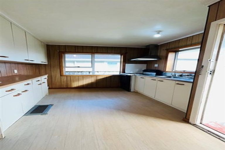 Photo of property in 29 Vodanovich Road, Te Atatu South, Auckland, 0610
