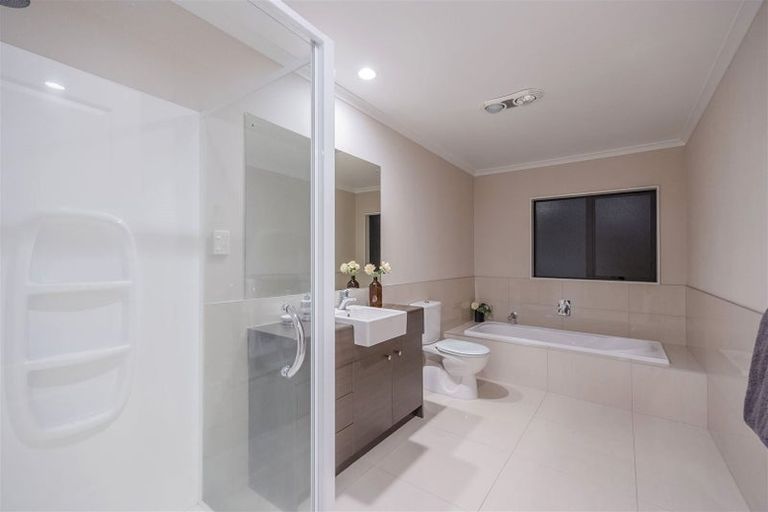 Photo of property in 6 Fairhill Place, Flat Bush, Auckland, 2016