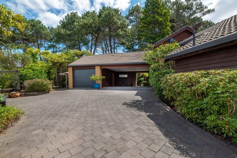 Photo of property in 106 Kowhai Road, Campbells Bay, Auckland, 0630