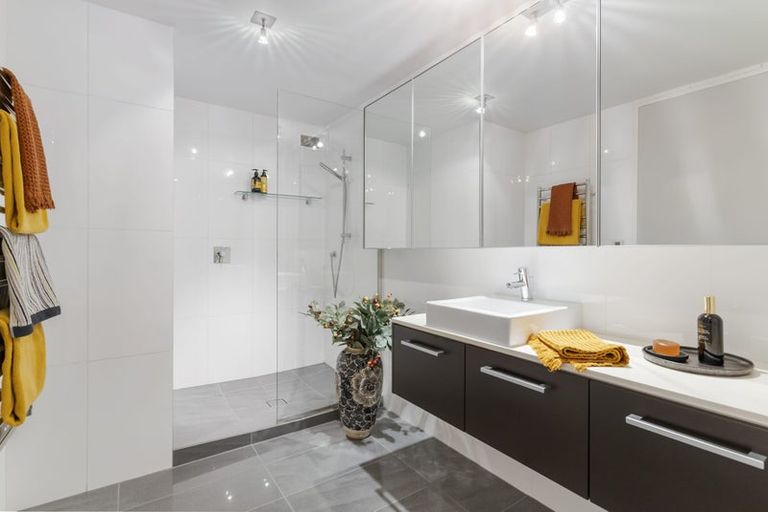 Photo of property in 4a Sarsfield Street, Herne Bay, Auckland, 1011