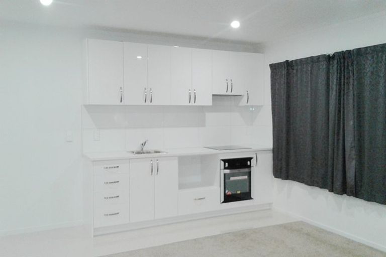 Photo of property in 2/14 Heron Place, Pakuranga Heights, Auckland, 2010