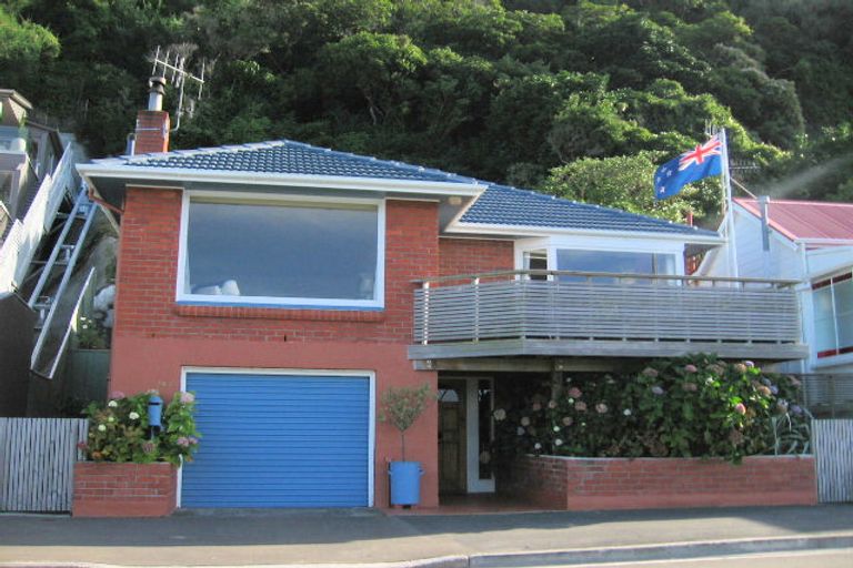 Photo of property in 283 Karaka Bay Road, Karaka Bays, Wellington, 6022