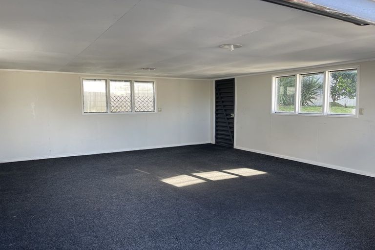 Photo of property in 70 Hyperion Drive, Randwick Park, Auckland, 2105