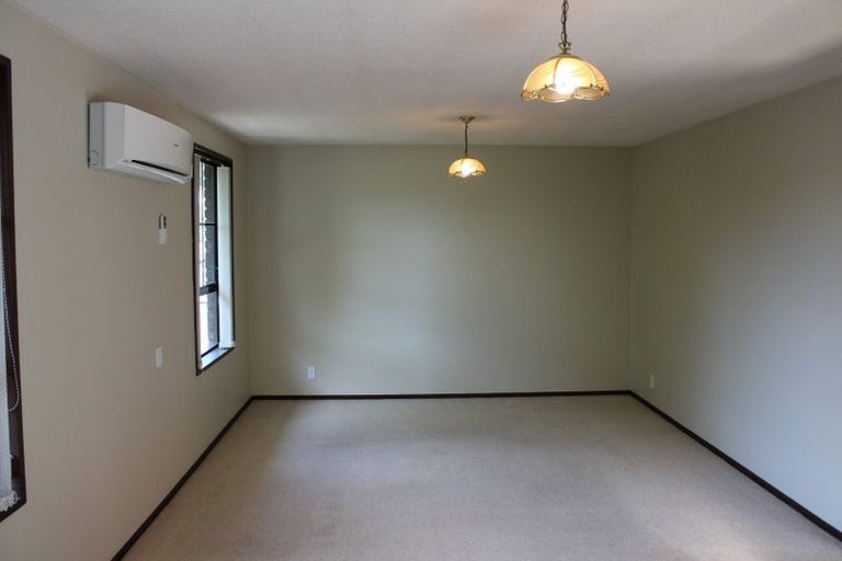 Photo of property in 48 Bellingham Place, Avonhead, Christchurch, 8042