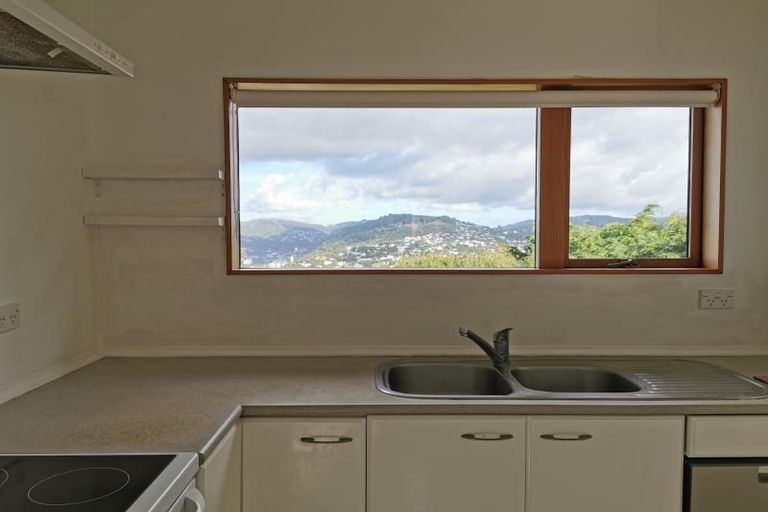 Photo of property in 92 Nicholson Road, Khandallah, Wellington, 6035