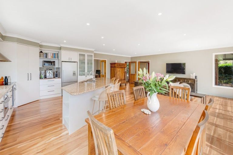 Photo of property in 188 Mellons Bay Road, Mellons Bay, Auckland, 2014