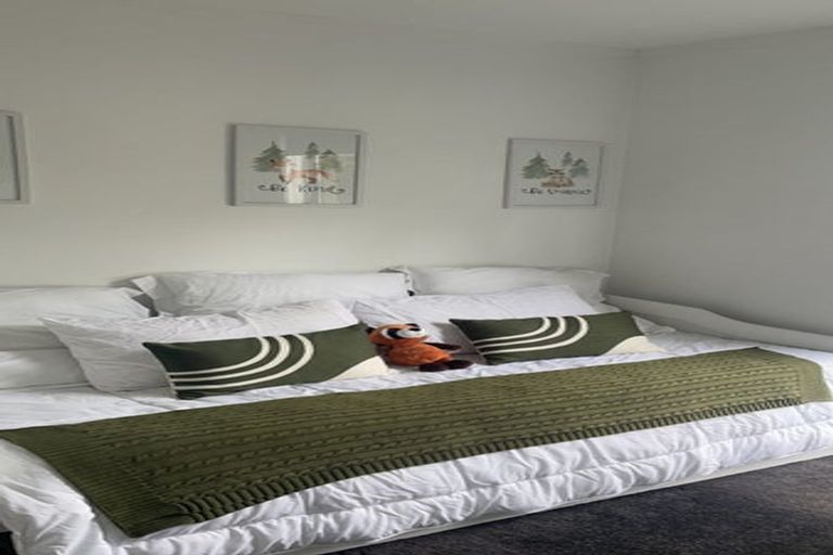 Photo of property in 11 Cottam Grove, Northcross, Auckland, 0632