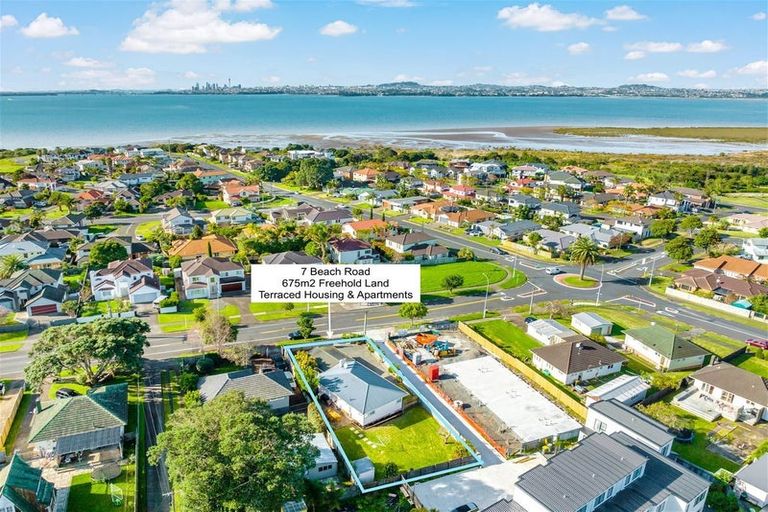 Photo of property in 7 Beach Road, Te Atatu Peninsula, Auckland, 0610