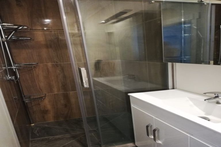 Photo of property in 3 Glen Marine Parade, Glendene, Auckland, 0602