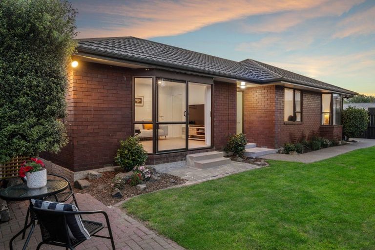 Photo of property in 1/139 Sawyers Arms Road, Northcote, Christchurch, 8052