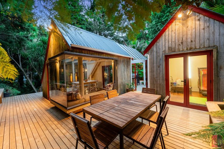 Photo of property in 14 Kingsclere Place, Goodwood Heights, Auckland, 2105