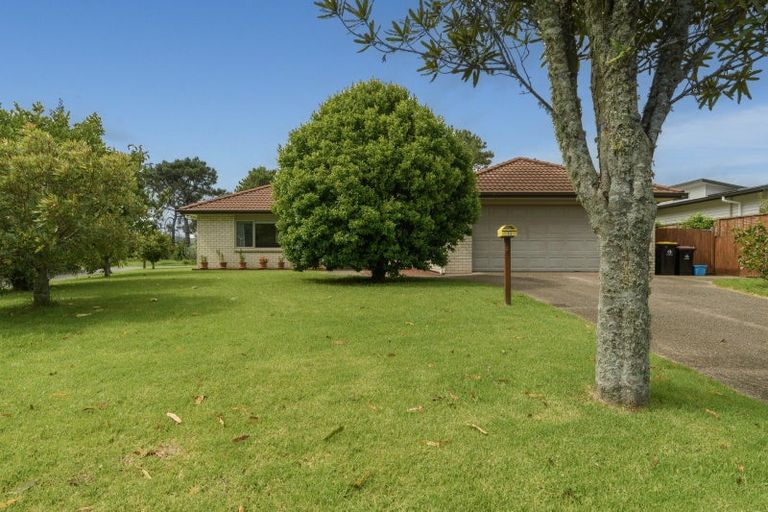 Photo of property in 15 Teal Place, Pyes Pa, Tauranga, 3112