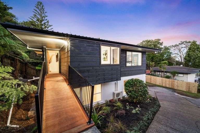 Photo of property in 26b Wade River Road, Stanmore Bay, Whangaparaoa, 0932