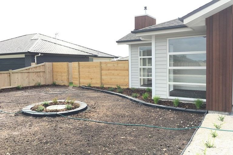 Photo of property in 7 Aporo Drive, Kumeu, 0810