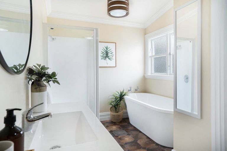 Photo of property in 100 Jellicoe Street, Martinborough, 5711