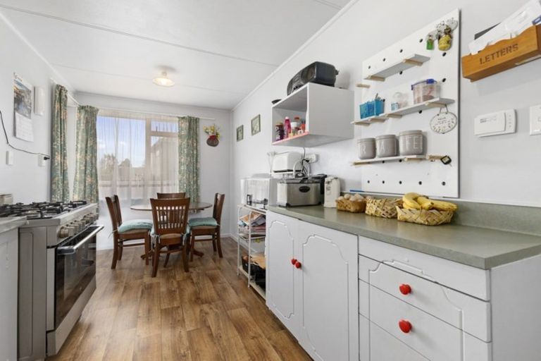 Photo of property in 42 Ross Crescent, Fairfield, Hamilton, 3214