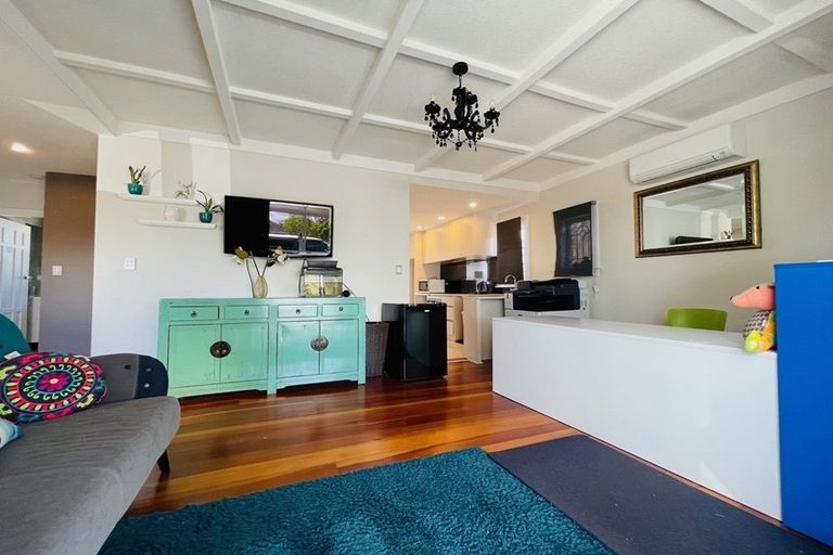 Photo of property in 3208a Great North Road, New Lynn, Auckland, 0600