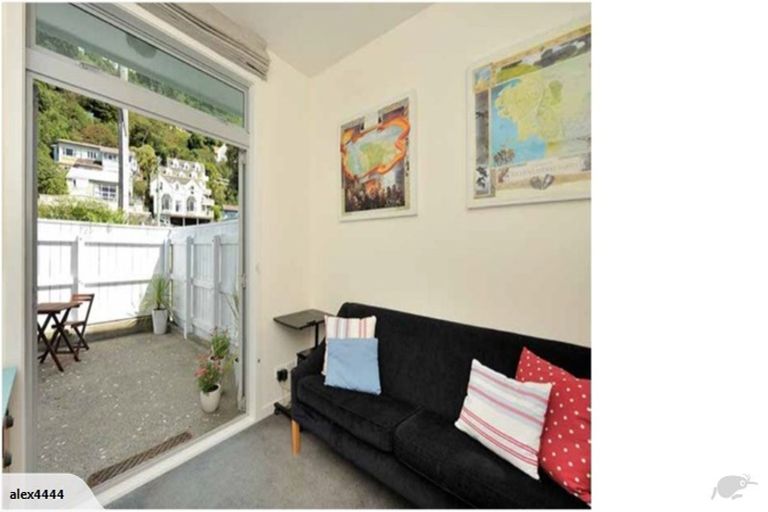 Photo of property in 255 Queens Drive, Lyall Bay, Wellington, 6022