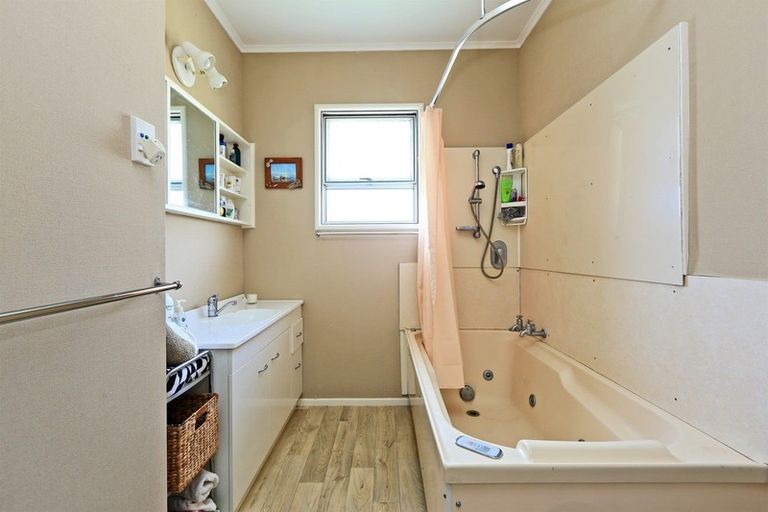 Photo of property in 14 John Ross Place, Kairakau, Elsthorpe, 4295