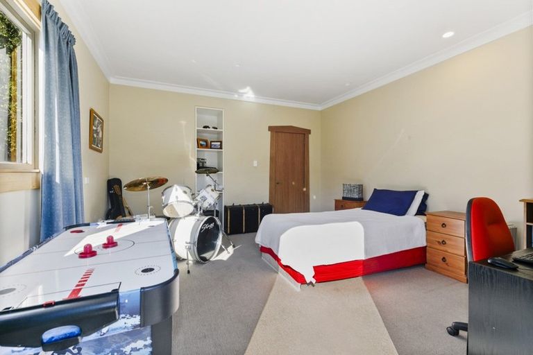 Photo of property in 17 Burnside Street, Waterloo, Lower Hutt, 5011