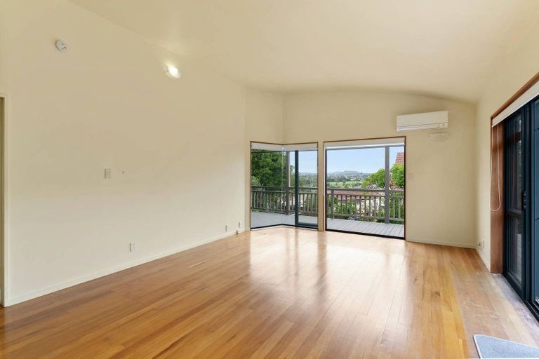 Photo of property in 117 Bradbury Road, Botany Downs, Auckland, 2010