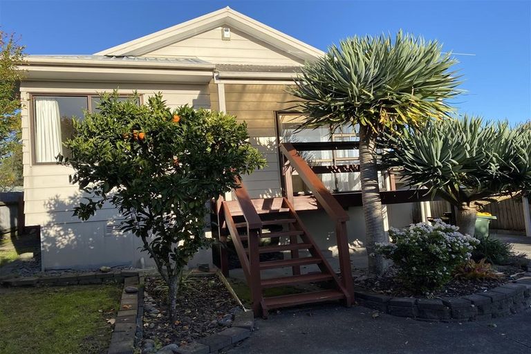 Photo of property in 8a Croydon Road, New Lynn, Auckland, 0600