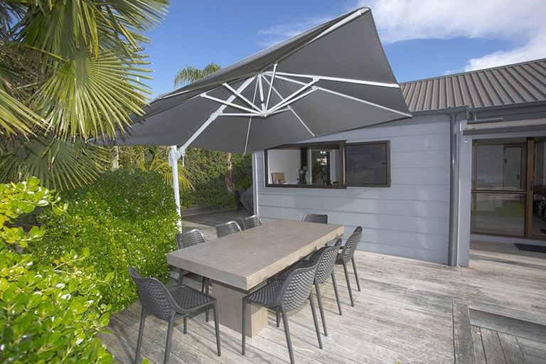 Photo of property in 130 Tirohanga Drive, Whangamata, 3620