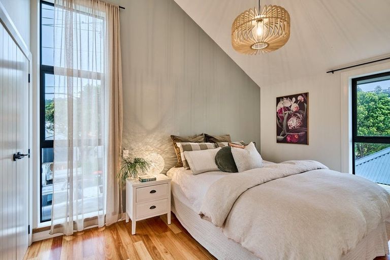 Photo of property in 37 Forres Street, Seatoun, Wellington, 6022