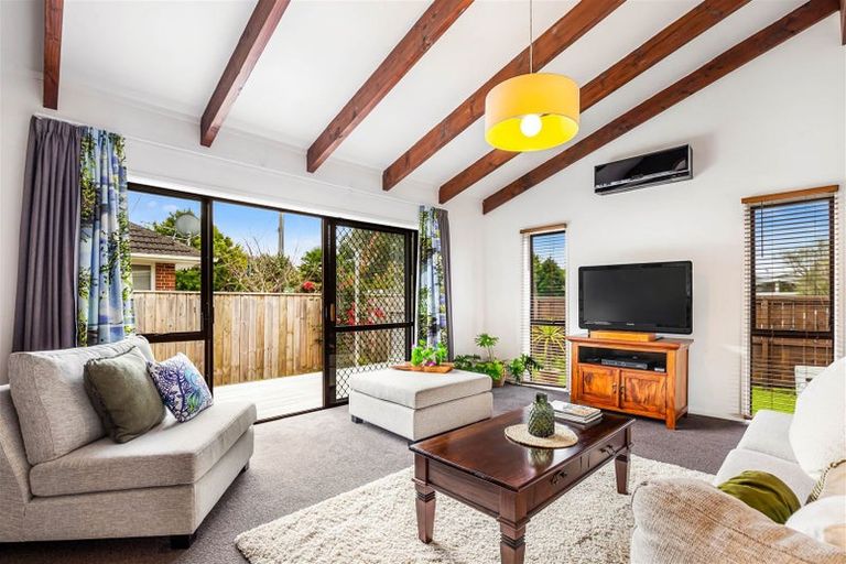 Photo of property in 1/10 Hillcrest Avenue, Hillcrest, Auckland, 0627