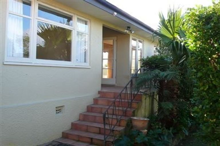 Photo of property in 2/5 Quebec Road, Milford, Auckland, 0620