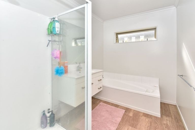 Photo of property in 22 Taiaapure Street, Weymouth, Auckland, 2103