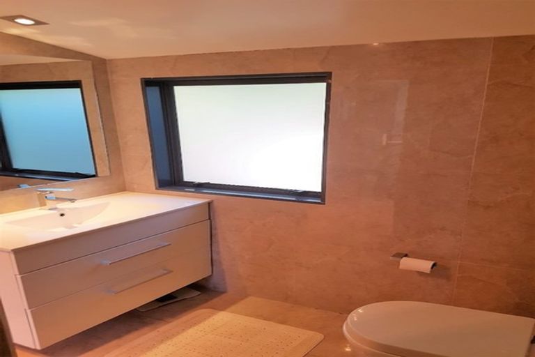 Photo of property in 14 Bonnard Place, West Harbour, Auckland, 0618