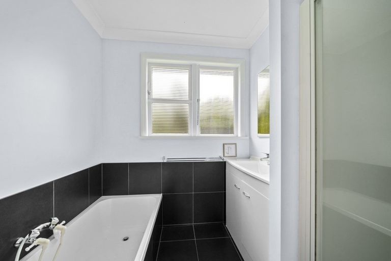 Photo of property in 34 Kaitawa Crescent, Paraparaumu, 5032