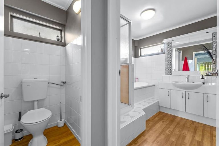 Photo of property in 34 Spinnaker Drive, Te Atatu Peninsula, Auckland, 0610