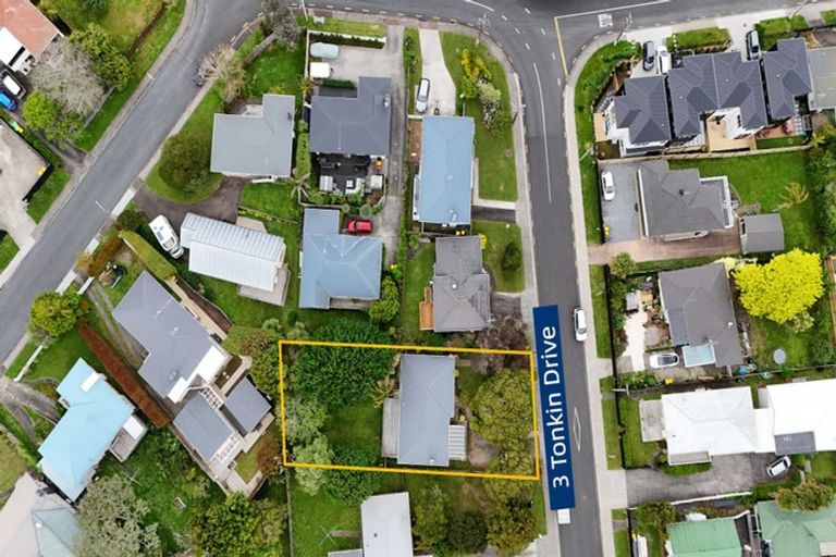Photo of property in 3 Tonkin Drive, Sunnynook, Auckland, 0620