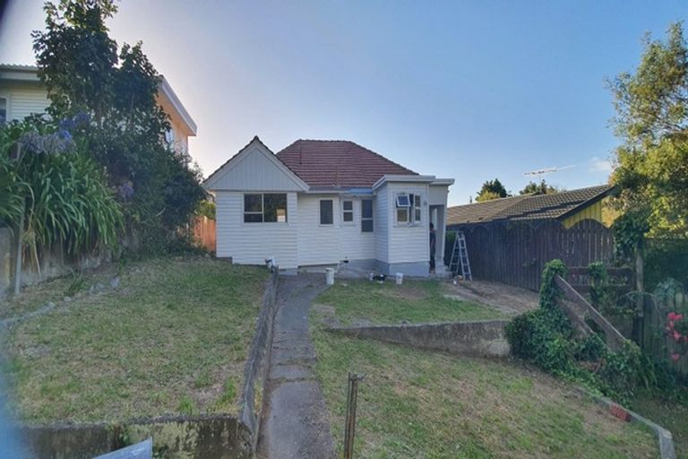 Photo of property in 37 Raroa Terrace, Tawa, Wellington, 5028