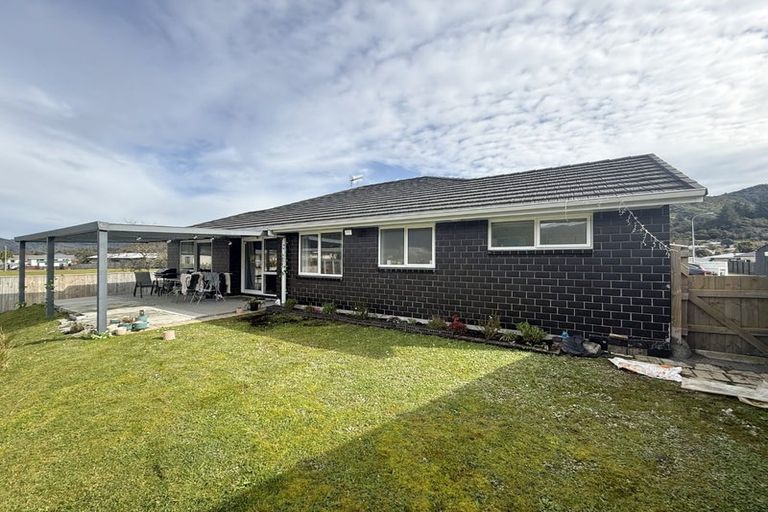 Photo of property in 21 Te Ara O Toroa, Wainuiomata, Lower Hutt, 5014