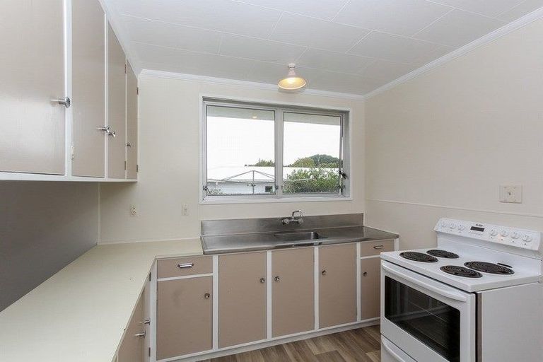 Photo of property in 1/117 Seaview Road, Westown, New Plymouth, 4310