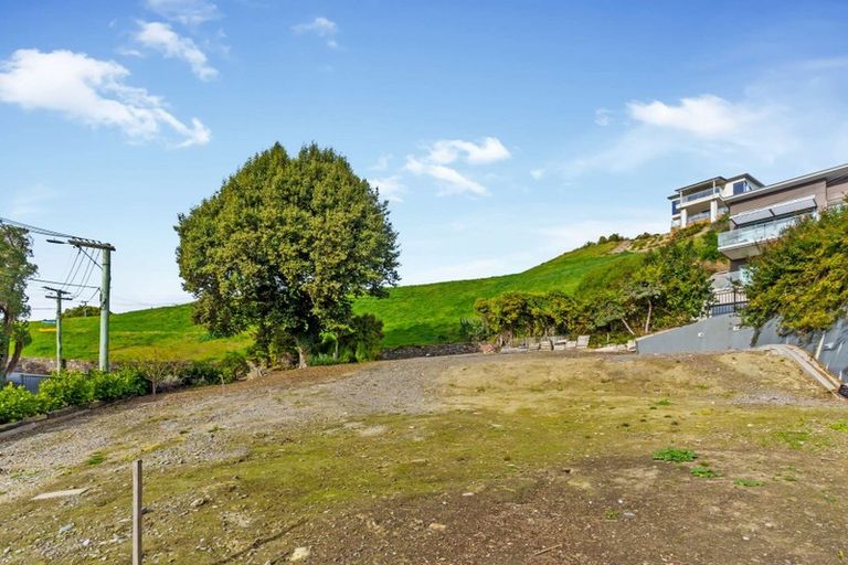 Photo of property in 2/4 The Brae, Mount Pleasant, Christchurch, 8081