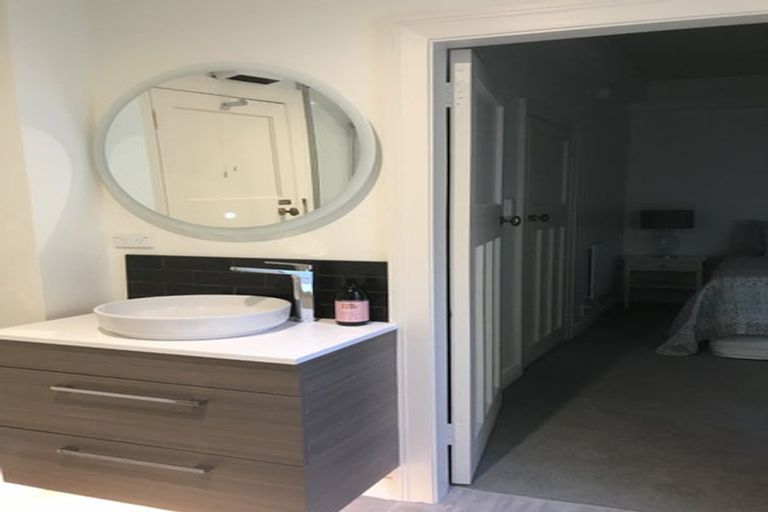 Photo of property in 1/154 Oriental Parade, Oriental Bay, Wellington, 6011