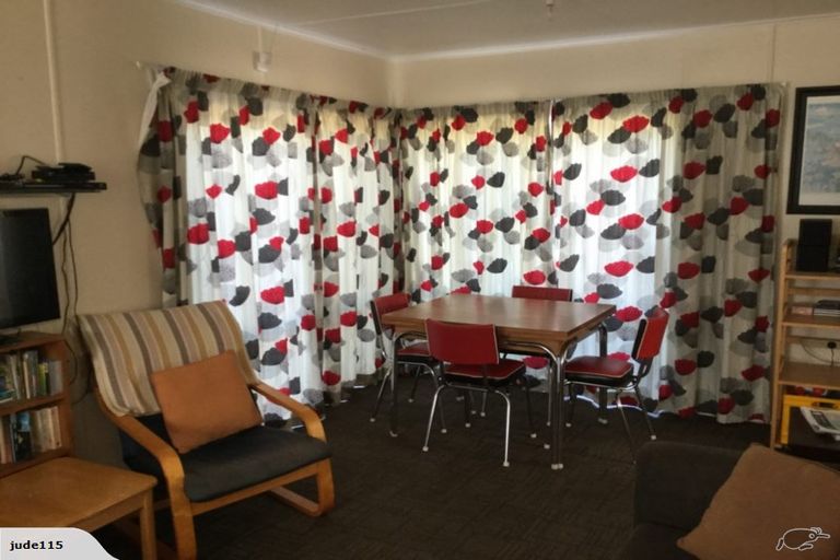 Photo of property in 1 First Avenue, Urenui, 4377