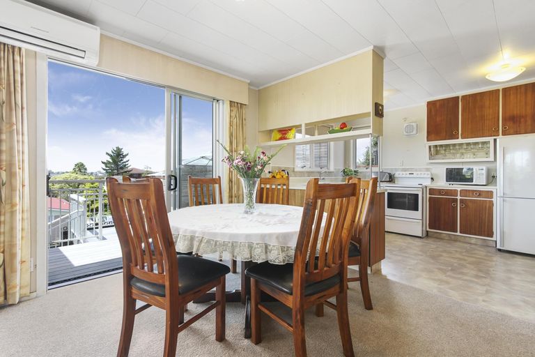 Photo of property in 41 Hepburn Road, Glendene, Auckland, 0602