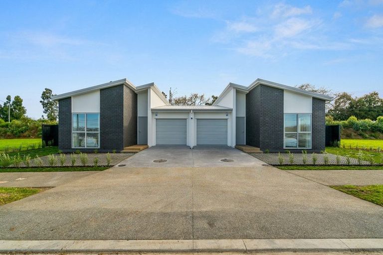 Photo of property in 36 Metoriti Crescent, Karaka, 2124