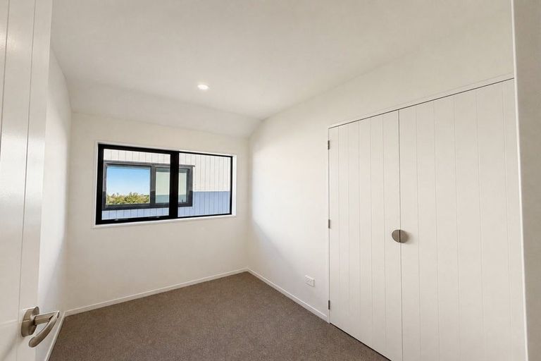 Photo of property in 6/18 Albert Road, Kelston, Auckland, 0602