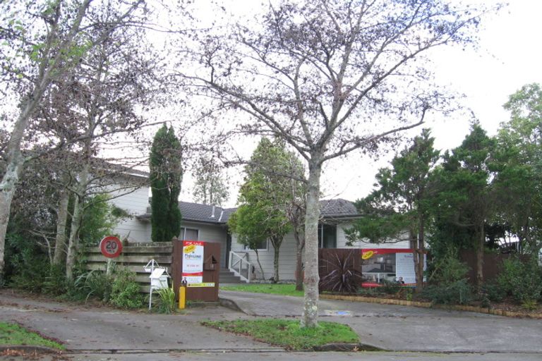 Photo of property in 12 Guernsey Place, Fitzherbert, Palmerston North, 4410