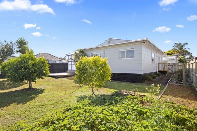 Photo of property in 2 Duke Avenue, Pukekohe, 2120