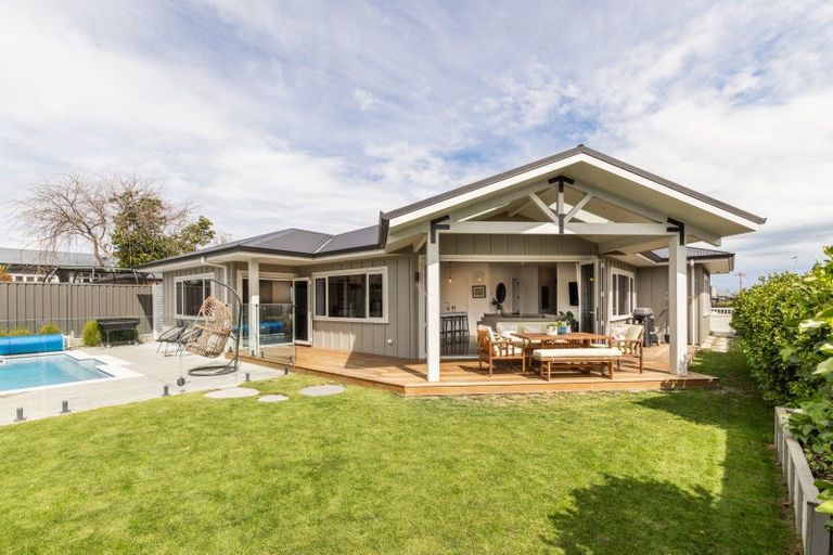 Photo of property in 19 Grooby Place, Havelock North, 4130