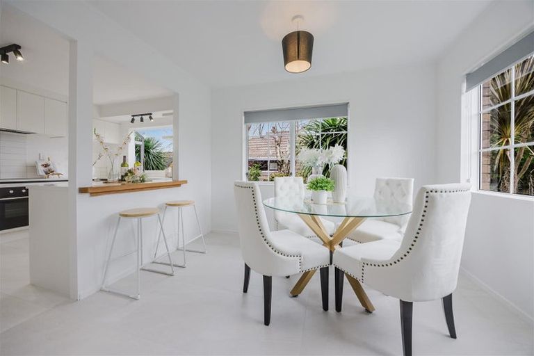 Photo of property in 1/5 Kadina Place, Botany Downs, Auckland, 2010