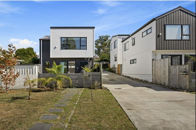 Photo of property in 4a Trengove Place, West Harbour, Auckland, 0618