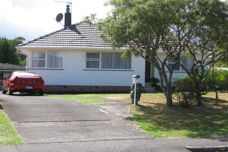 Photo of property in 18 La Rosa Street, Green Bay, Auckland, 0604